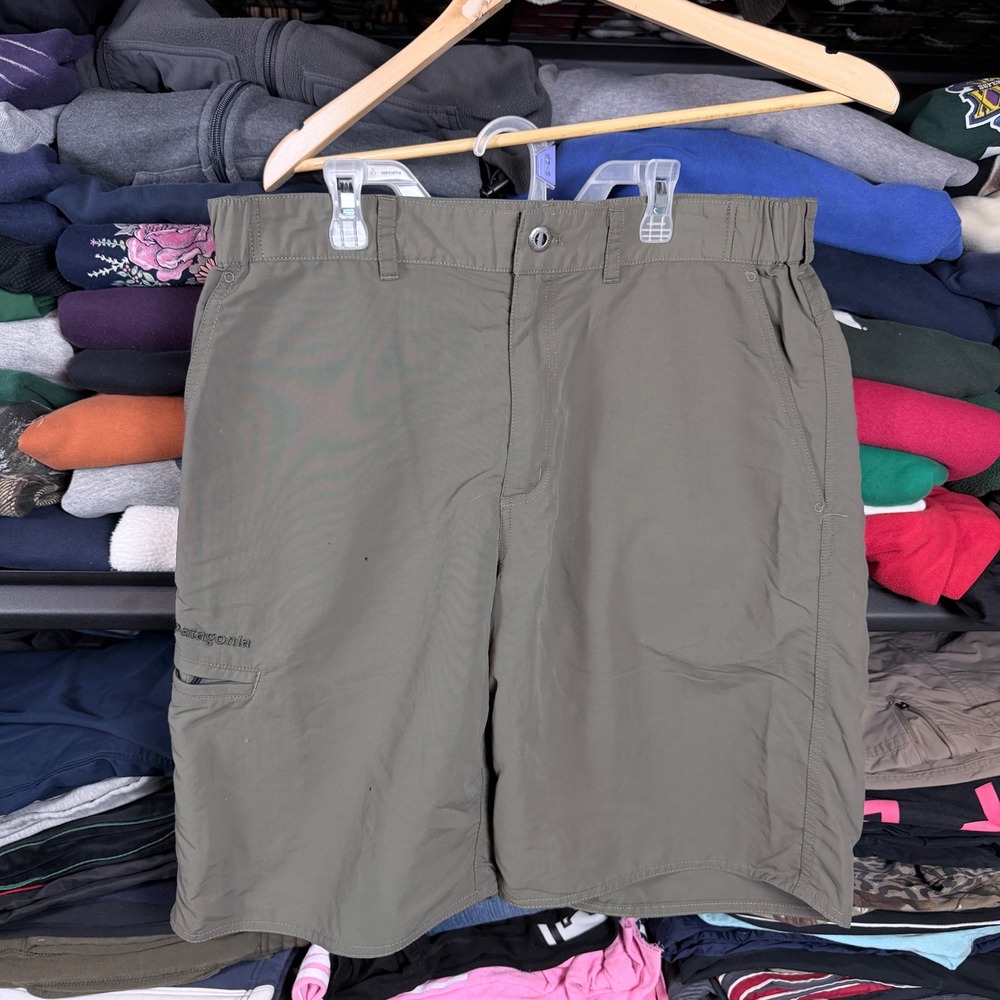 Patagonia Men's Size‎ L Casual Outdoor Cargo Shorts Khaki Lightweight